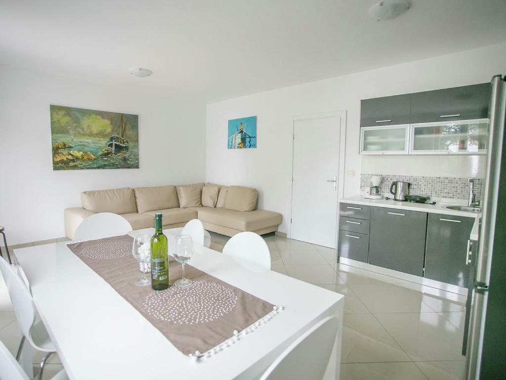 Sesar Apartments Krk - No. 3 Cvita Đảo Krk Ngoại thất bức ảnh
